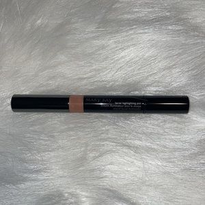 NIB!! Mary Kay Facial Highlighting Pen in Shade 1